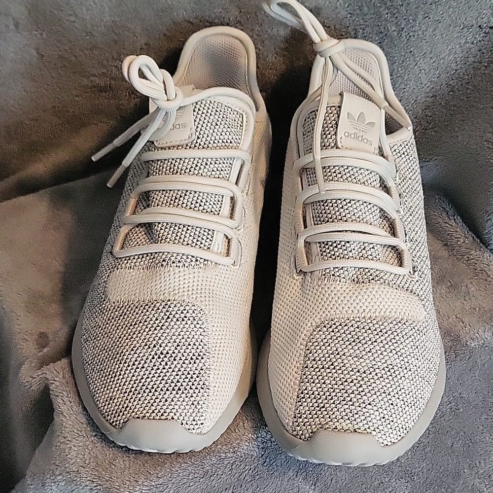 Adidas Women's Light Gray Sneakers